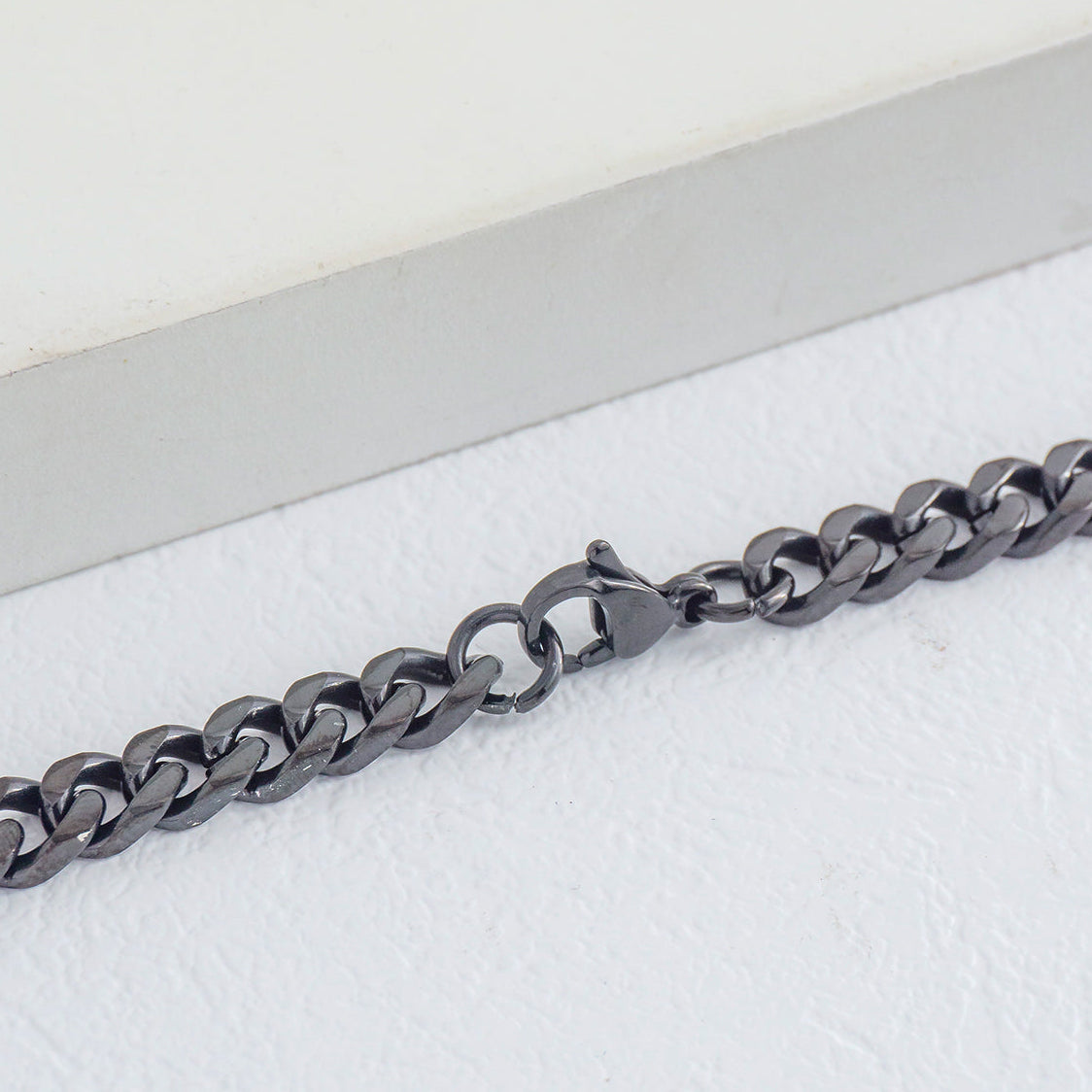 (60cm) Unisex Black Chunky Beveled Curb Link Necklace Stainless Steel PVD Gold Plated Kalung Pria/Wanita Hitam Hypoallergenic