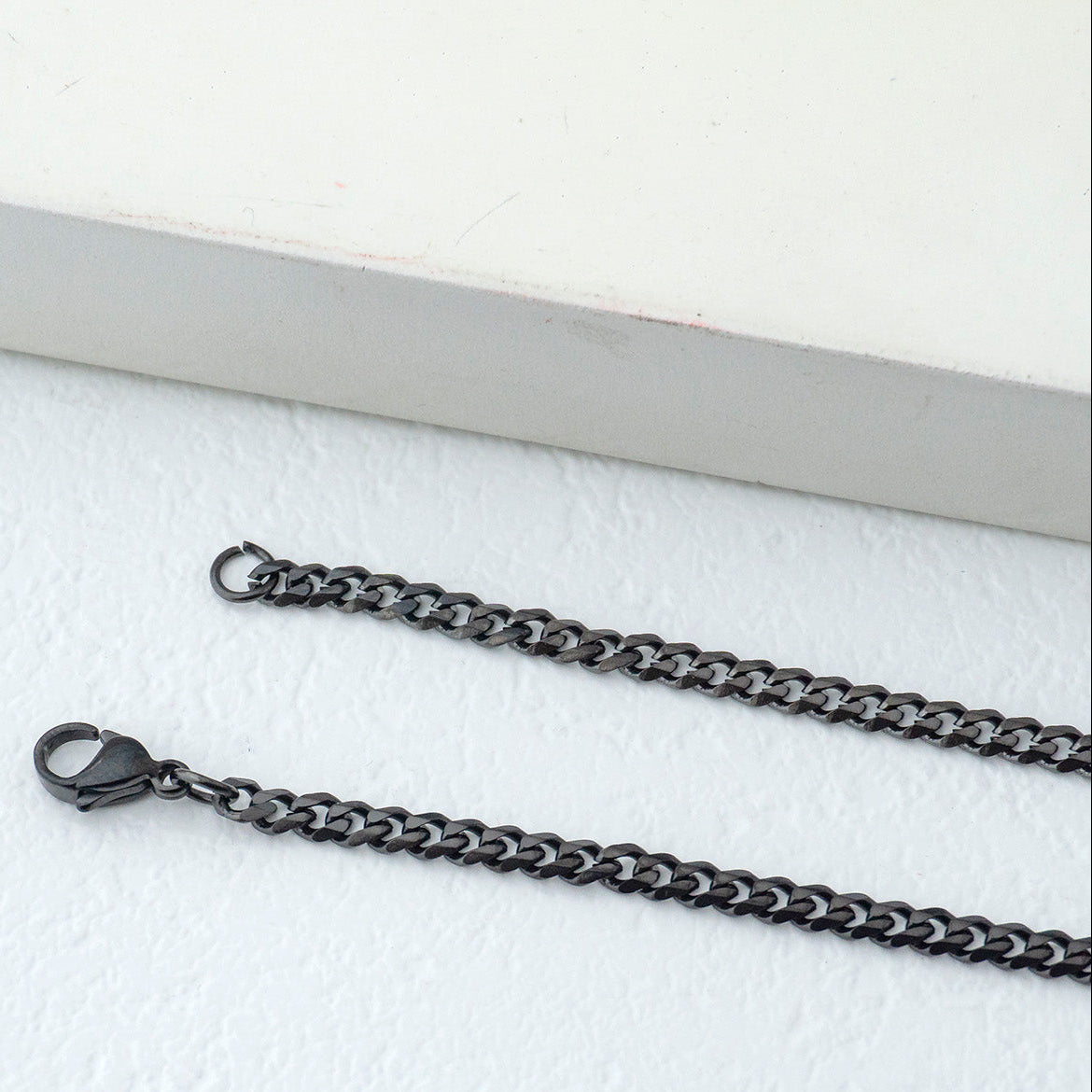 (59cm) Unisex Black Medium Curb Link Chain Necklace Stainless Steel PVD Gold Plated Kalung Pria/Wanita Hitam Hypoallergenic