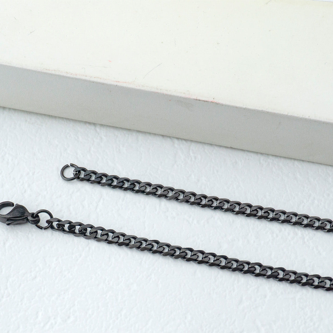 (55cm) Unisex Black Medium Curb Link Chain Necklace Stainless Steel PVD Gold Plated Kalung Pria/Wanita Hitam Hypoallergenic