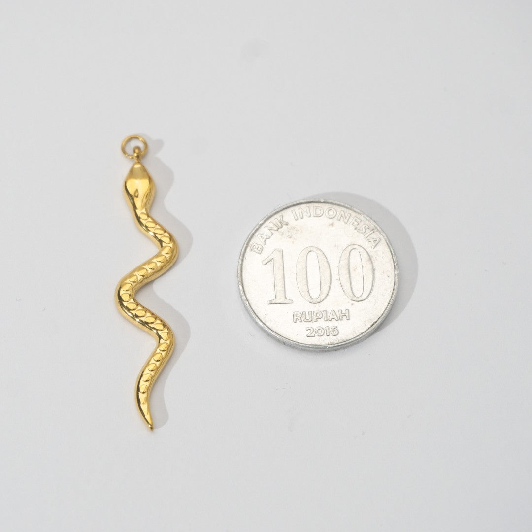 (43mm) Textured Slithering Snake Animal Charm Stainless Steel PVD Gold Plated Liontin Ular Hypoallergenic