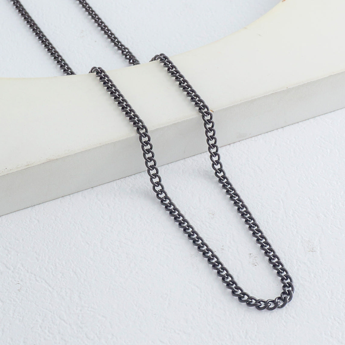 (60cm) Unisex Black Curb Link Chain Necklace Stainless Steel PVD Gold Plated Kalung Pria/Wanita Hitam Hypoallergenic