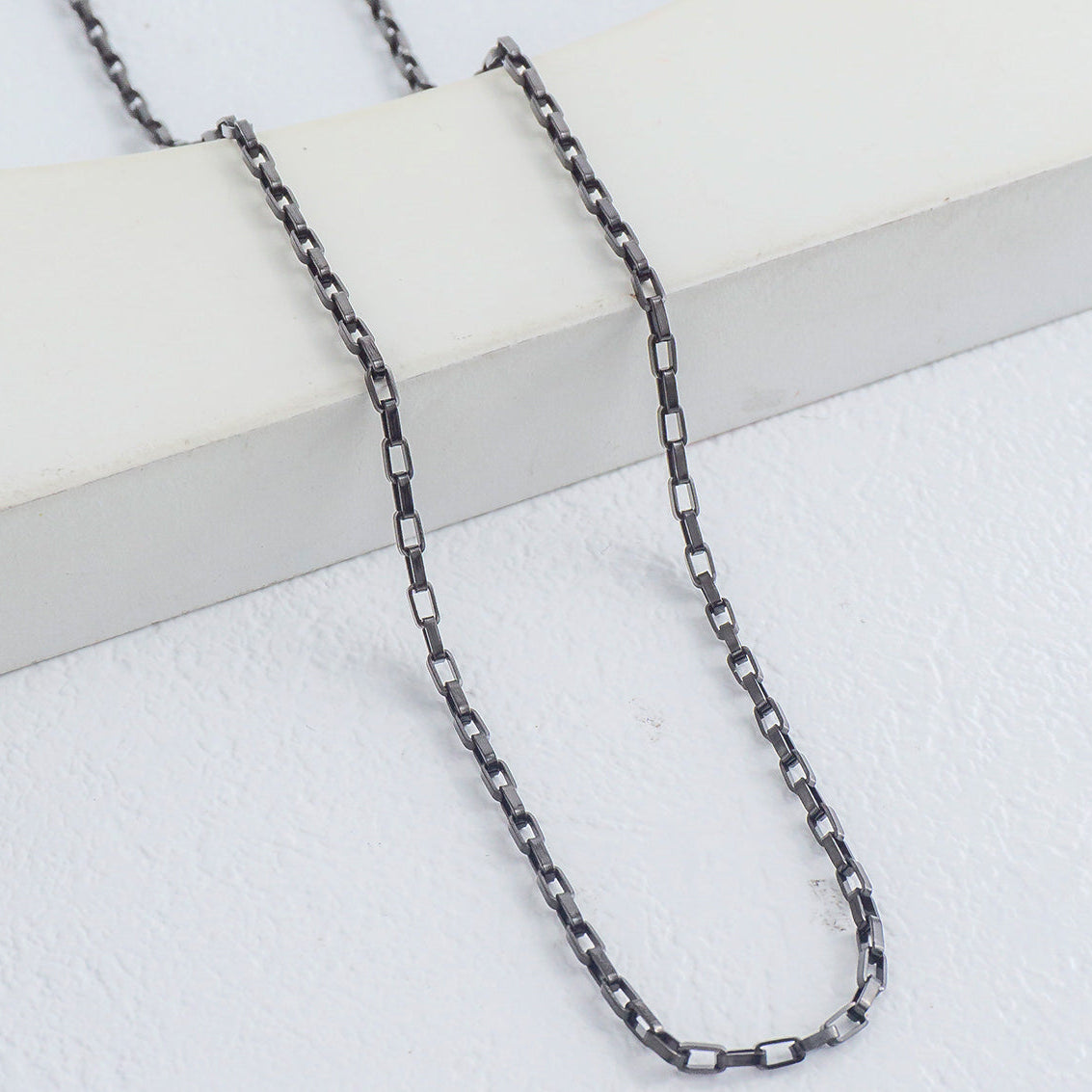 (46cm) Unisex Black Elongated Rectangular Box Chain Necklace Stainless Steel PVD Gold Plated Kalung Pria/Wanita Hitam Hypoallergenic
