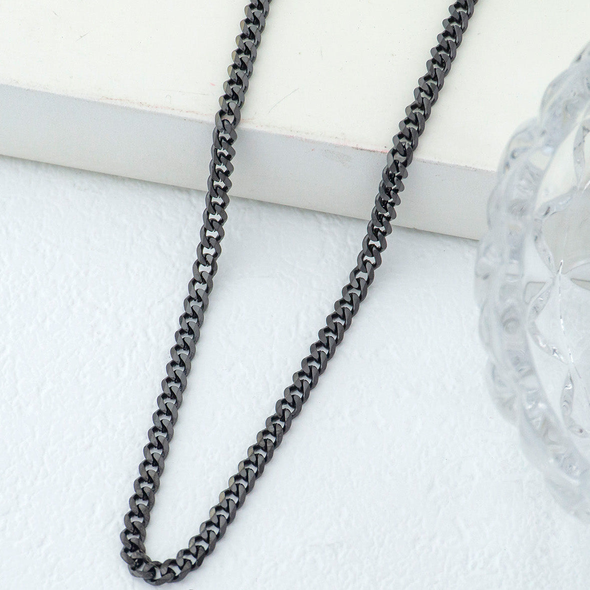 (59cm) Unisex Black Medium Curb Link Chain Necklace Stainless Steel PVD Gold Plated Kalung Pria/Wanita Hitam Hypoallergenic