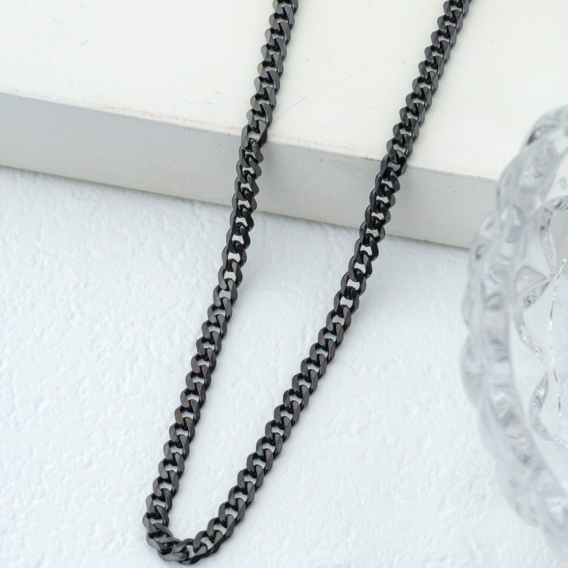 (55cm) Unisex Black Medium Curb Link Chain Necklace Stainless Steel PVD Gold Plated Kalung Pria/Wanita Hitam Hypoallergenic