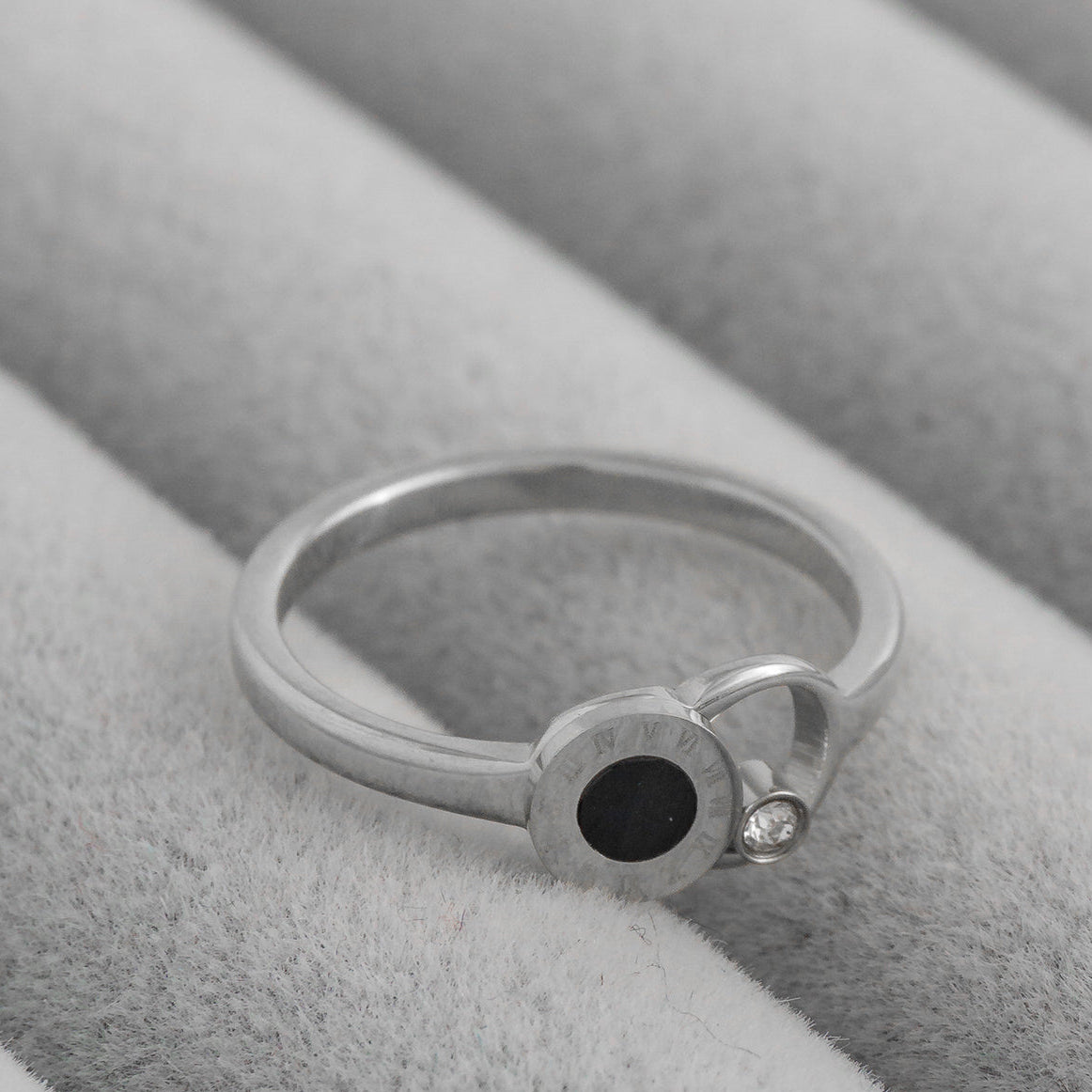 Interlocking Roman Numeral Black Disc & Solitaire CZ Ring Stainless Steel PVD Gold Plated Cincin Romawi Hypoallergenic