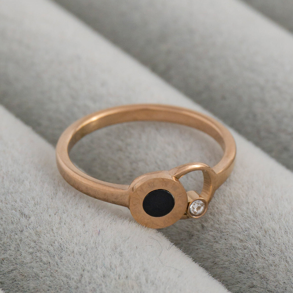 Interlocking Roman Numeral Black Disc & Solitaire CZ Ring Stainless Steel PVD Gold Plated Cincin Romawi Hypoallergenic