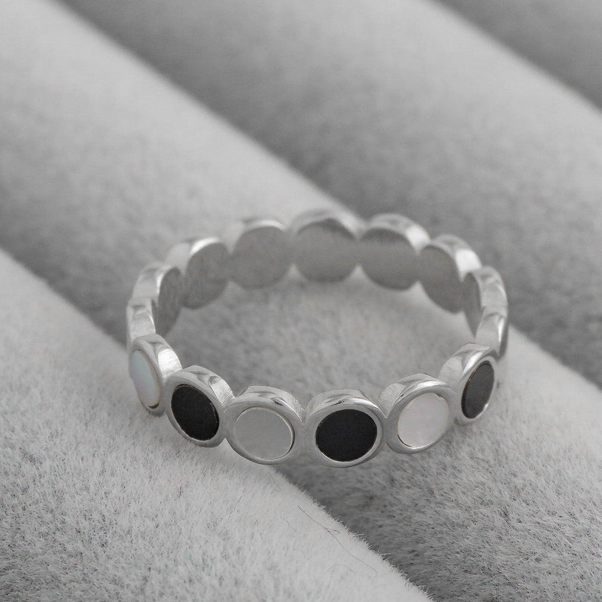 Alternating Black Enamel & MOP Disc Eternity Ring Stainless Steel PVD Gold Plated Cincin Romawi Hypoallergenic
