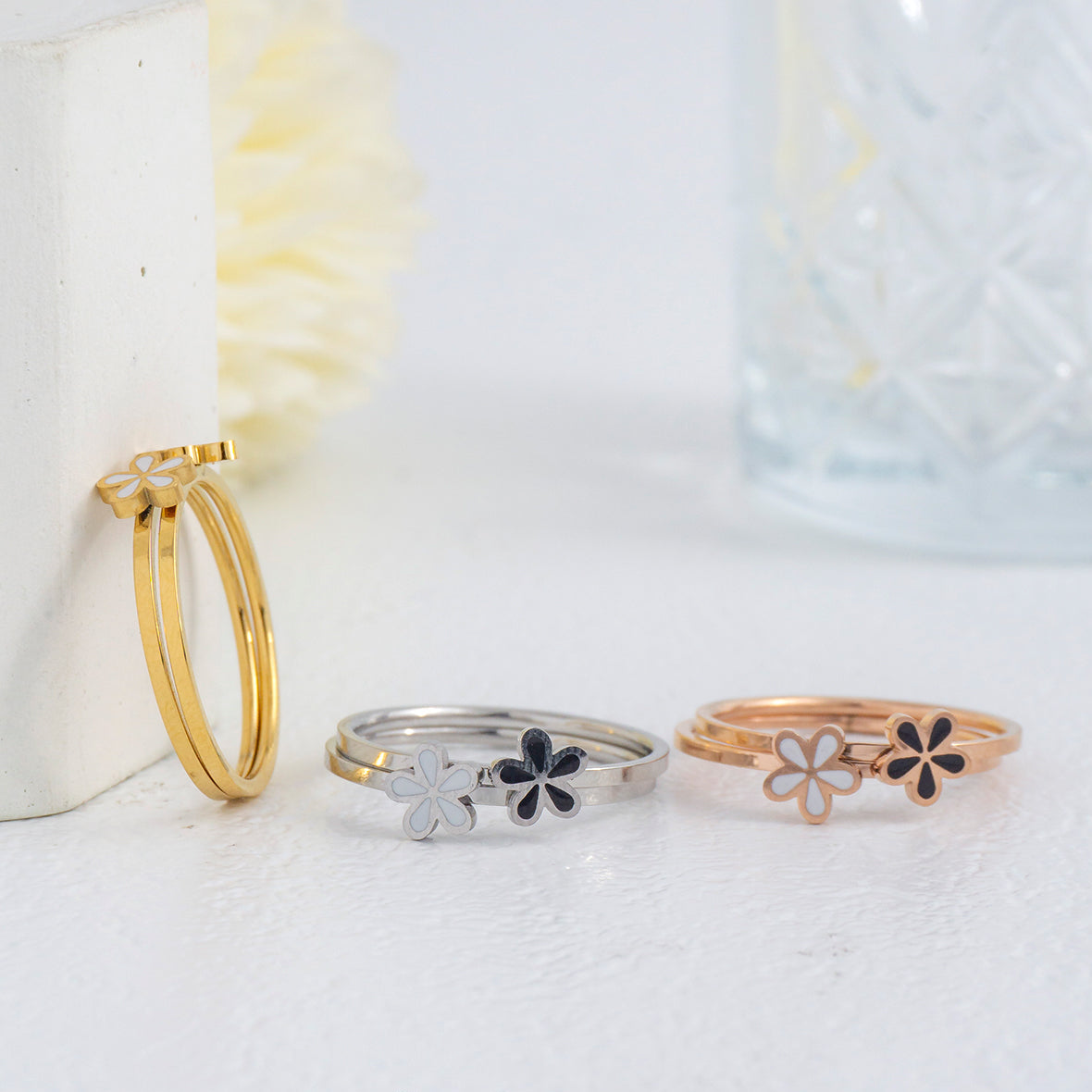 1 Set (2pcs) Minimalist Black and White Daisy Flower Stackable Ring Stainless Steel PVD Gold Plated Cincin Bunga Hypoallergenic