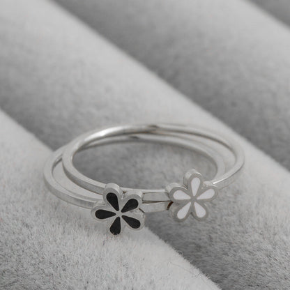 1 Set (2pcs) Minimalist Black and White Daisy Flower Stackable Ring Stainless Steel PVD Gold Plated Cincin Bunga Hypoallergenic