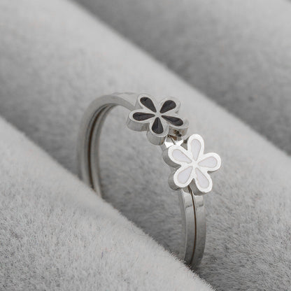 1 Set (2pcs) Minimalist Black and White Daisy Flower Stackable Ring Stainless Steel PVD Gold Plated Cincin Bunga Hypoallergenic