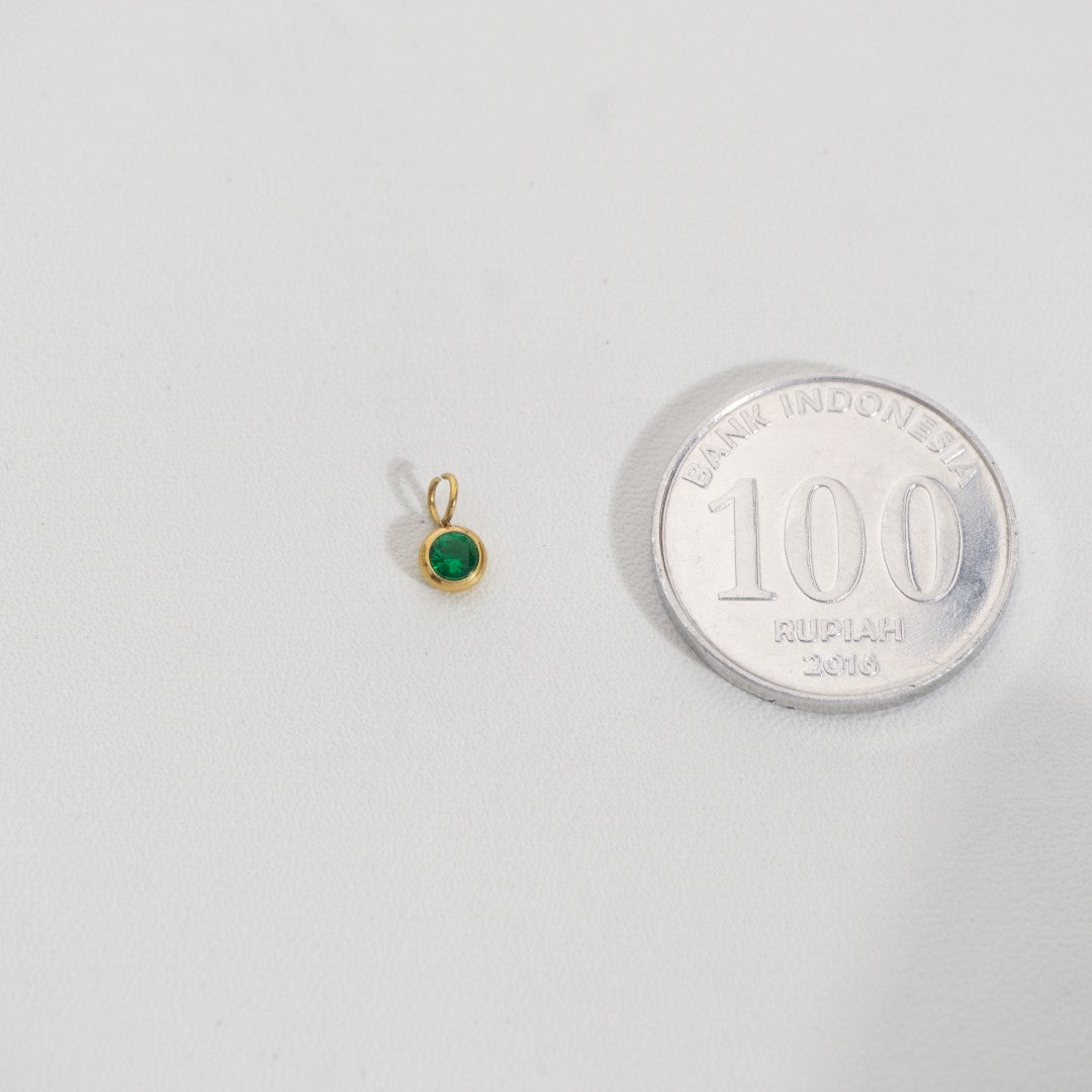 Tiny Green Solitaire Round Charm Stainless Steel PVD Gold Plated Liontin Bulat Hijau Hypoallergenic